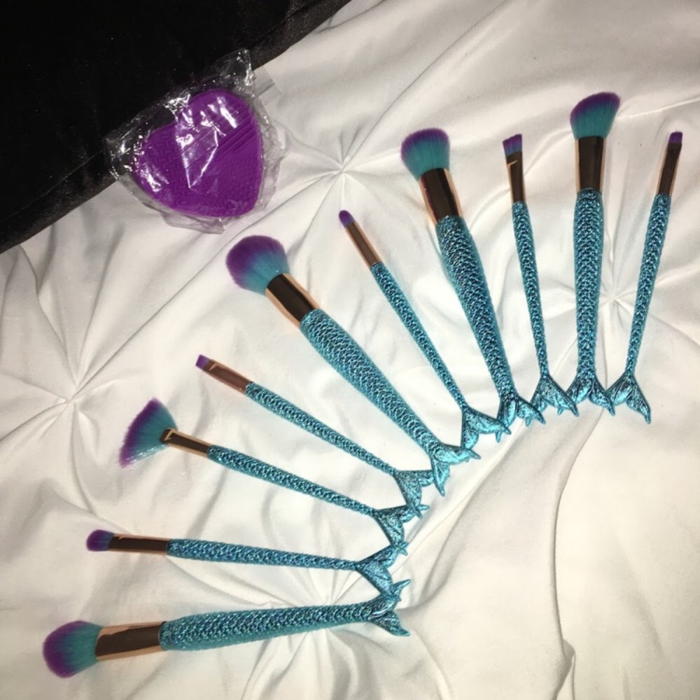 NEW Mermaid brush set with free brush cleaner🧜‍♀️